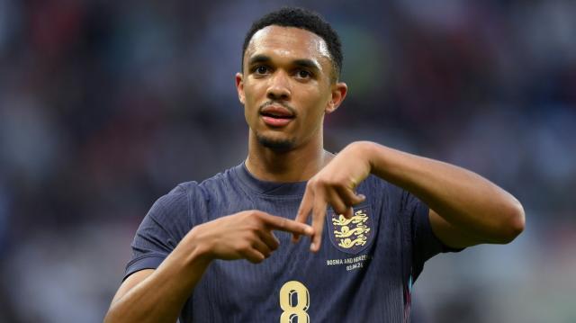 三狮后腰谁搭赖斯？索斯盖特和网友都想选阿诺德！