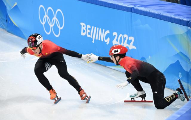 开云官网-有惊无险！中国队摔倒无碍晋级男子5000米接力决赛